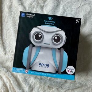 Artie 3000 WiFi drawing robot